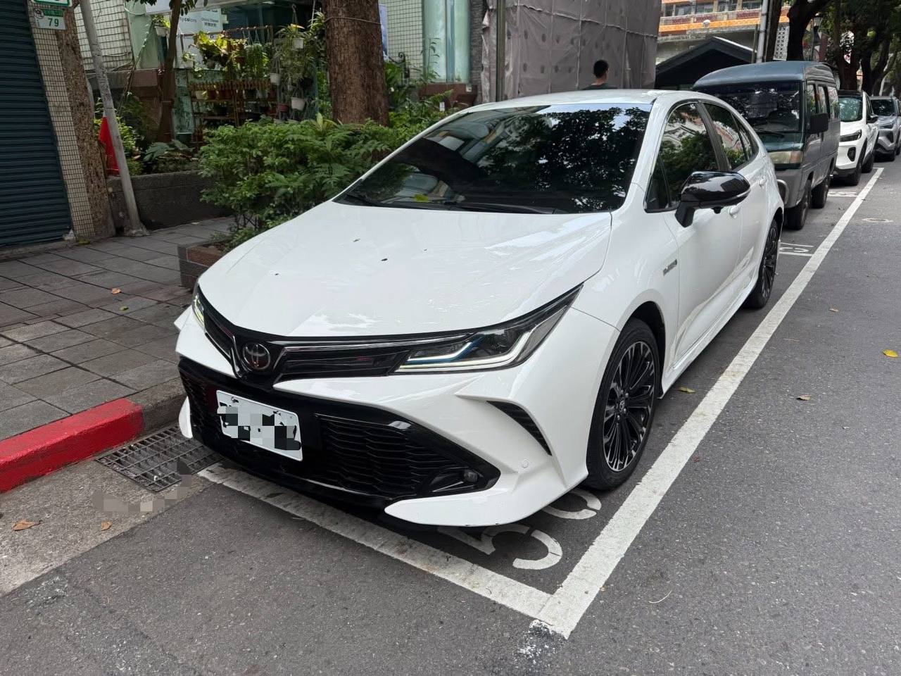 白色 2022 Altis Hybrid GR Sport 的收購成功故事