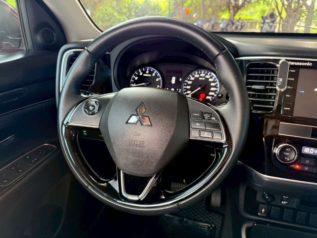 MITSUBISHI OUTLANDER 圖 7