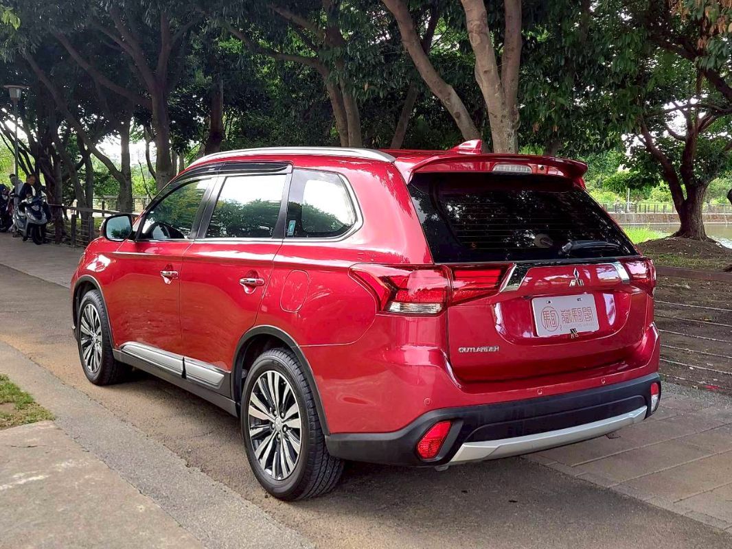 MITSUBISHI OUTLANDER 圖 18