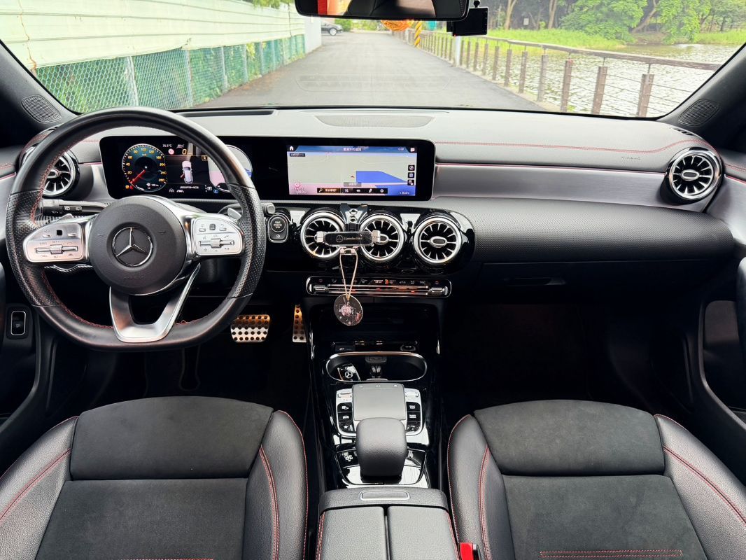 BENZ CLA35 AMG 圖 4