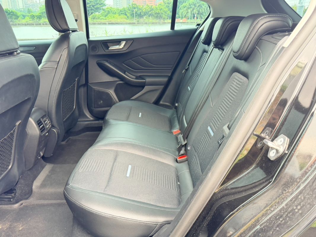 FORD FOCUS ACTIVE 圖 6
