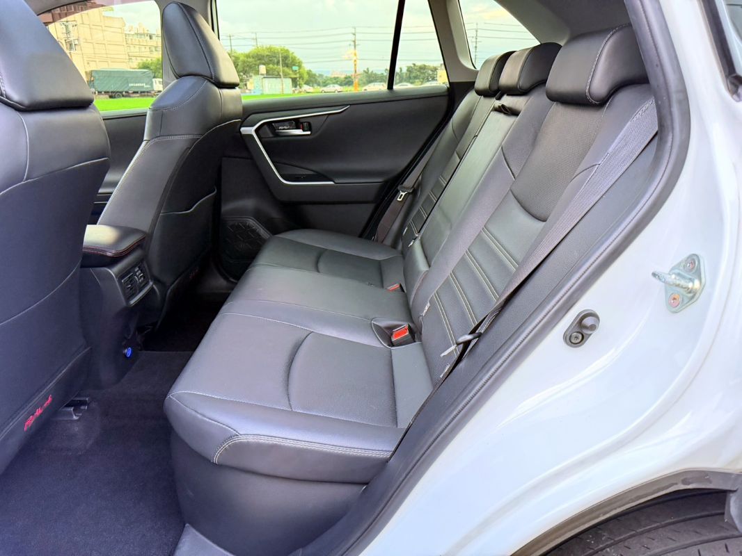 TOYOTA RAV4 HYBRID 圖 6